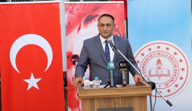 BAŞKAN YILMAZ, ŞEHİTLER KÜTÜPHANESİ’NİN AÇILIŞINDA GENÇLERE SESLENDİ;  “HEPİNİZ BİRER TÜRK BAYRAĞISINIZ”