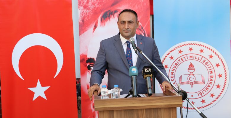 BAŞKAN YILMAZ, ŞEHİTLER KÜTÜPHANESİ’NİN AÇILIŞINDA GENÇLERE SESLENDİ;  “HEPİNİZ BİRER TÜRK BAYRAĞISINIZ”