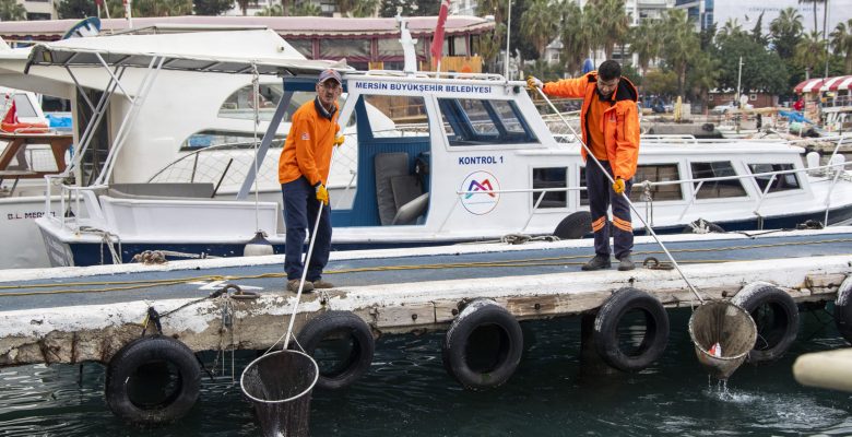 DENİZDEN 289 METREKÜP ATIK TOPLANDI