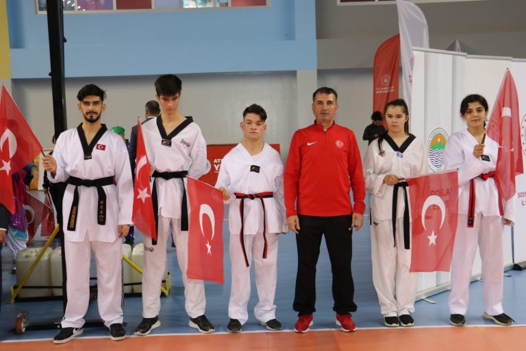 TOROSLAR’DA, “ENGEL OLMA, FARKINDA OL” ETKİNLİĞİ İLE ÖZEL BİREYLER HÜNERLERİNİ SERGİLEDİ