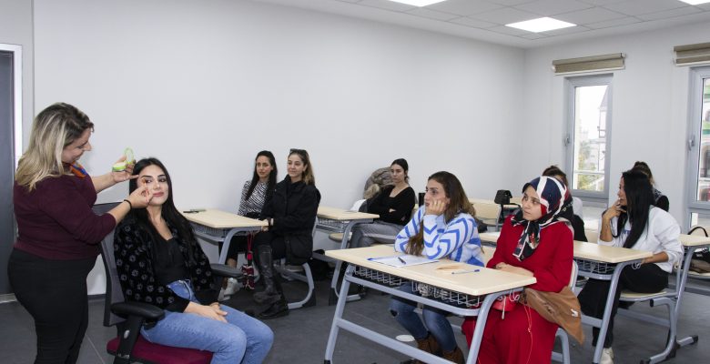 TIRNAK SÜSLEME VE TEMEL MAKYAJ KURSLARI AÇILDI