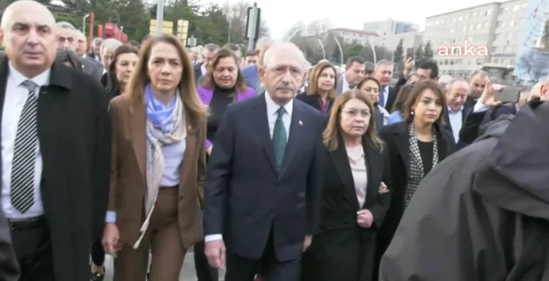 Kılıçdaroğlu, CHP yöneticileri ve milletvekilleri TBMM’den Adalet Bakanlığı’na yürüyor