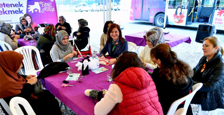 ‘EVİMİZ ATÖLYE’ İLE KADINLAR ÜRETİME DAMGA VURDU