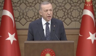 Erdoğan: Afganistan’da başörtülü kızların okullarda okutulmasını engelleme anlayışını gayri insani ve gayri İslami buluyoruz