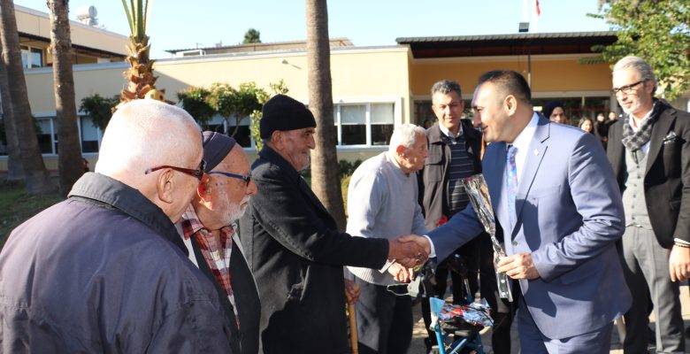 BAŞKAN YILMAZ, HUZUREVİ SAKİNLERİNİN YENİ YILINI KUTLADI