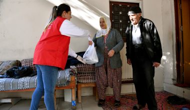 BÜYÜKŞEHİR’İN AŞHANELERİNDE PİŞİYOR, VATANDAŞIN SOFRASINA AŞ OLUYOR