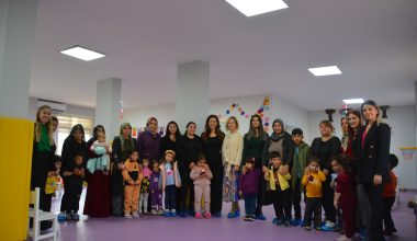 YENİCE’DE ÇOCUK ATÖLYESİ İLE VELİLERE YÖNELİK REHBERLİK ÇALIŞMASI BİR ARADA