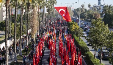 MERSİN’DE KURTULUŞUN 101. YILI COŞKUYLA KUTLANDI