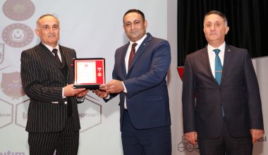 TOROSLAR’DA, TÜRK SİLAHLI KUVVETLERİ GÜÇLENDİRME VAKFI’NA DESTEK VEREN VATANDAŞLAR MADALYAYLA ONURLANDIRILDI