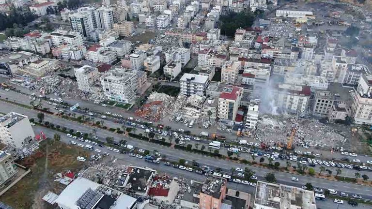 Bakan Kurum: Depremde Türkiye genelinde 12 bin 141 bina ve 66 bin 58 bağımsız bölümün yıkık veya ağır hasarlı olduğunu tespit ettik