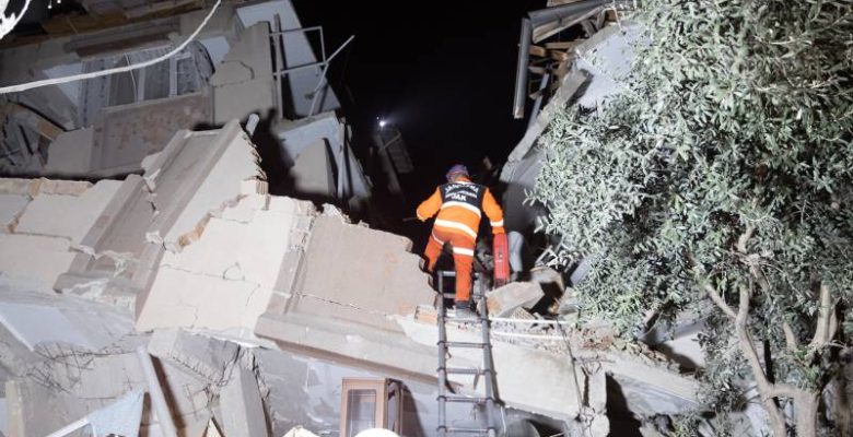 Hatay’da 6.4 ve 5.8 büyüklüğünde iki deprem: Bazı binalar yıkıldı, can kaybı sayısı 6’ya yükseldi