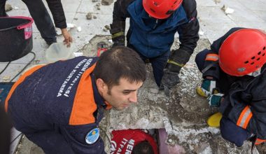 Mersin İtfaiyesi’nin uzman ekipleri deprem bölgesinde