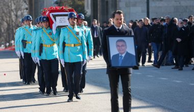 BAŞKAN SEÇER, DENİZ BAYKAL’IN CENAZE TÖRENİNE KATILDI