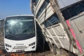 Mersin’de cezaevi midibüsü ile kamyon çarpıştı: 23 yaralı