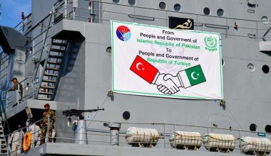 PAKİSTAN’DAN ÜLKEMİZE İNSANİ YARDIM MALZEMESİ GETİREN GEMİ MERSİN LİMANI’NA GELDİ