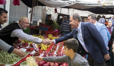 BAŞKAN SEÇER, HAL MAHALLESİ’NDE ESNAF VE VATANDAŞLARLA BİR ARAYA GELDİ