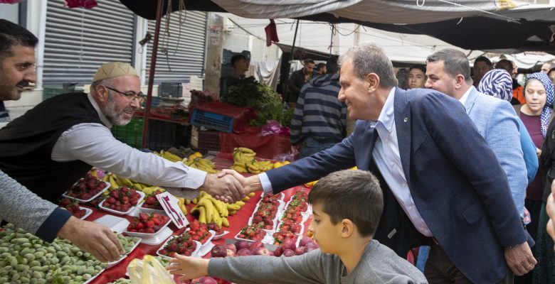 BAŞKAN SEÇER, HAL MAHALLESİ’NDE ESNAF VE VATANDAŞLARLA BİR ARAYA GELDİ