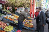 BAŞKAN SEÇER, YENİŞEHİR NEVİT KODALLI CADDESİ ESNAFINI ZİYARET ETTİ