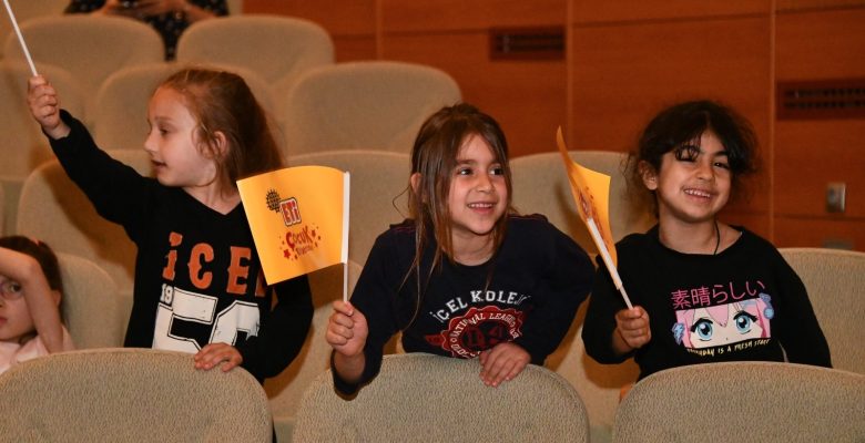 Yenişehir Belediyesinden depremzede çocuklara özel tiyatro oyunu
