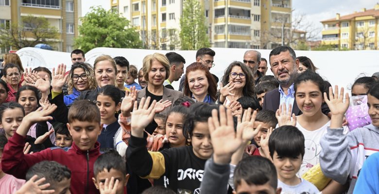 MERSİNDEN KADIN KOOPERATİFİ’NDEN DEPREMZEDE ÇOCUKLARA 23 NİSAN HEDİYESİ