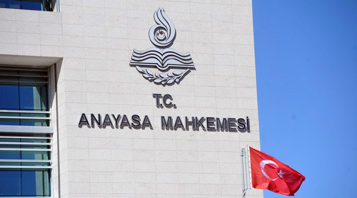 AYM, Cumhurbaşkanlığı bildirilerinin TRT tarafından yayımlanmasını düzenleyen hükmün iptal istemini oyçokluğuyla reddetti.