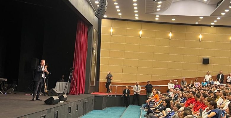 CHP’li Mersin Büyükşehir Belediye Başkanı Vahap Seçer:     “HALK BİZE GÜVENİYOR”