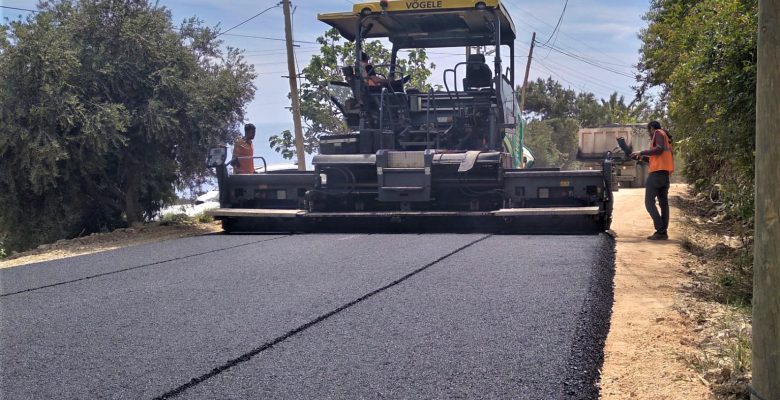 BÜYÜKŞEHİR YOL YAPIM EKİPLERİ AYDINCIK’TA ÇALIŞMA YÜRÜTTÜ