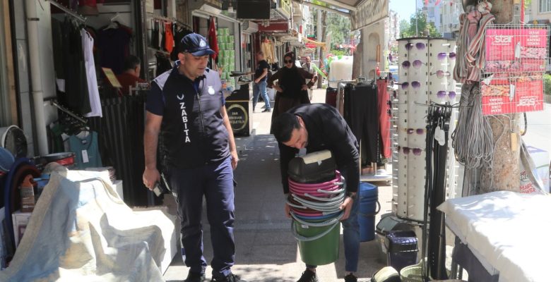 TOROSLAR ZABITASI, KALDIRIM İŞGALİNE GÖZ AÇTIRMIYOR