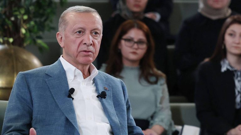 Erdoğan’dan Kızılay açıklaması: Kızılay çadır satma işine giremez, süratle bu yanlışı düzeltmesi gerekir