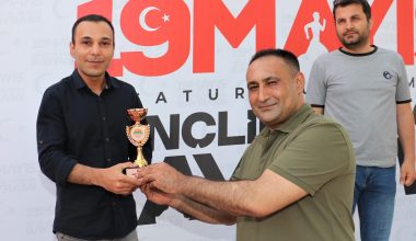 TOROSLAR BELEDİYESİNİN TENİS TURNUVASINDA ÖDÜLLER SAHİPLERİNİ BULDU