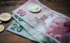 Bayram ikramiyesi ve emekli maaşının bu ay erken ödenmesi bekleniyor