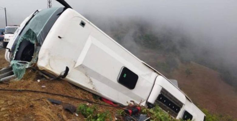 Mersin’de yolcu otobüsü, şarampole yuvarlandı: 1 ölü, 14 yaralı