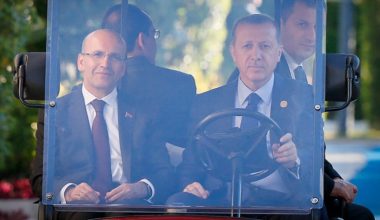 Ekonomistler, Mehmet Şimşek’in dönüşünü değerlendirdi: “Albayrak ve Nebati’nin enkazı kucağında”