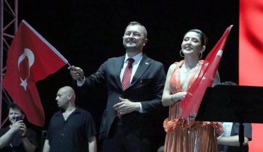 Melek Mosso konseri nedeniyle partisinin eleştirdiği Süleymanpaşa Belediye Başkanı istifa etti