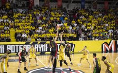MSK GÖZÜNÜ FİNALE DİKTİ 83-78