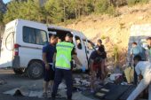 Mersin’de tarım işçilerini taşıyan minibüs kaza yaptı: 1 ölü, 13 yaralı