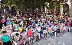 BÜYÜKŞEHİR BELEDİYESİ’NDEN MUT’TAKİ ÇOCUKLARA AÇIK HAVA FİLM ETKİNLİĞİ