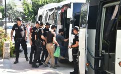Yenişehir Belediyesi zabıtası bir iş yerinde 28 kaçak göçmen tespit etti