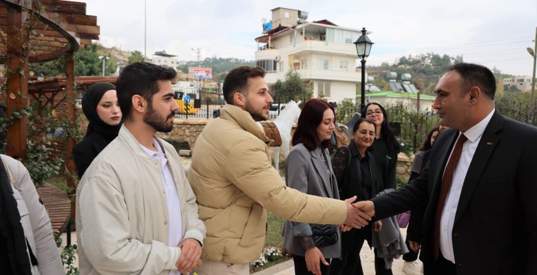 BAŞKAN YILMAZ, ÜNİVERSİTE ÖĞRENCİLERİNE TOROSLAR’IN TARİHİ VE DOĞAL GÜZELLİKLERİNİ ANLATTI