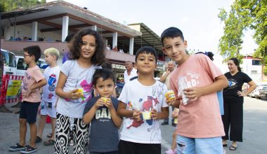 FINDIKPINARI’NDA ÇOCUKLARI SERİNLETEN SÜRPRİZ: LİMONLU DONDURMA