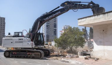 MERSİN BÜYÜKŞEHİR 40 YILDIR AÇILMAYAN YOLU AÇIYOR