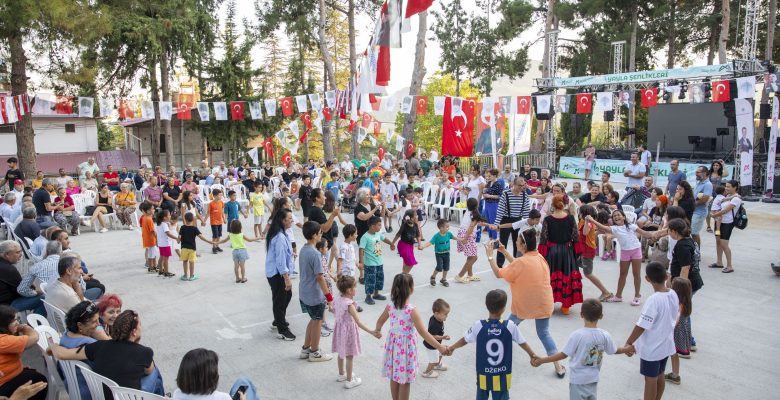 BÜYÜKŞEHİR EKİPLERİ, İLÇELERDE YAZ AKŞAMLARINA RENK KATIYOR