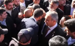 İçeri alınmayan CHP’li vekiller ile polis arasında gerginlik yaşanıyor!