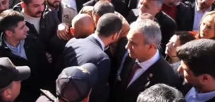 İçeri alınmayan CHP’li vekiller ile polis arasında gerginlik yaşanıyor!