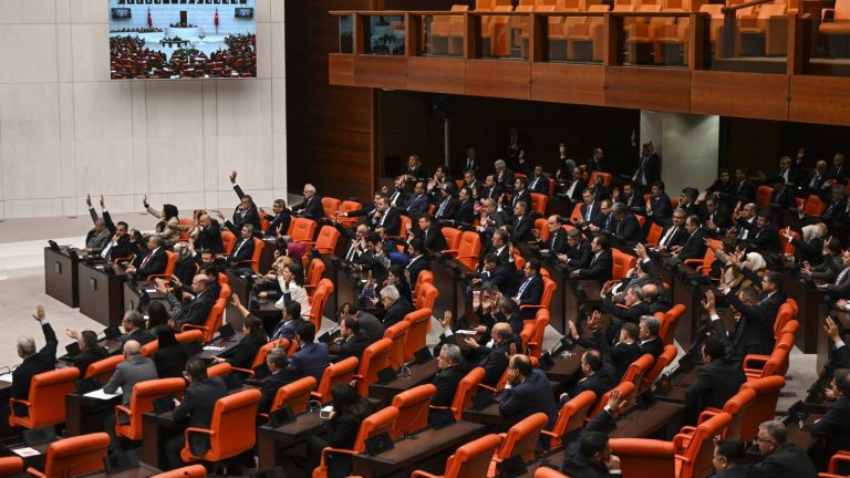 Meclis’te 2025 Yılı Bütçe Kanun Teklifi’nin tüm maddeleri kabul edildi, bütçenin tümü yarın oylanacak