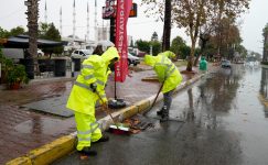 MESKİ’NİN YAĞMURSUYU TİMLERİ OLUŞABİLECEK PROBLEMLERİ HIZLICA ÖNLÜYOR