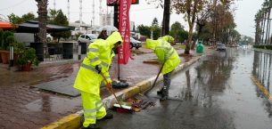 MESKİ’NİN YAĞMURSUYU TİMLERİ OLUŞABİLECEK PROBLEMLERİ HIZLICA ÖNLÜYOR