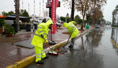 MESKİ’NİN YAĞMURSUYU TİMLERİ OLUŞABİLECEK PROBLEMLERİ HIZLICA ÖNLÜYOR