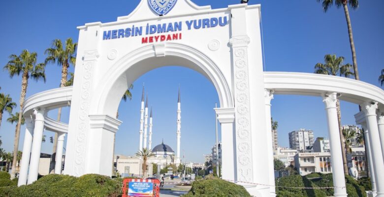 MERSİN BÜYÜKŞEHİR, TARAFTAR MEYDANLARINDA ÇALIŞMA BAŞLATTI