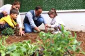 TOROSLAR BELEDİYESİ ÇOCUKLARA BİNLERCE FİDE DAĞITTI